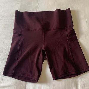 Athleta Salutation Stash Pocket II 7” Shorts Size Medium